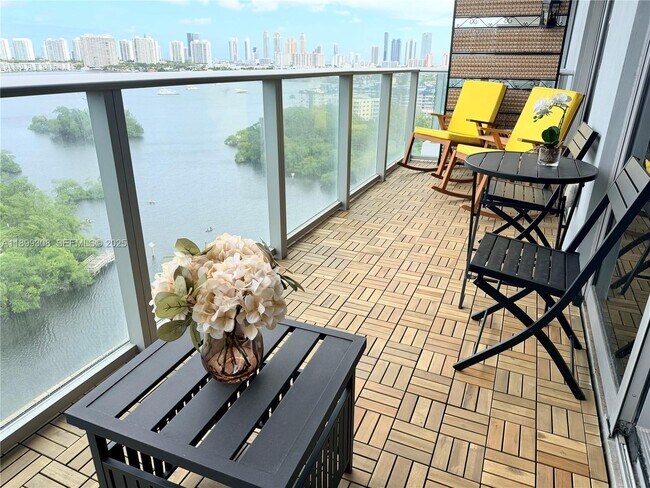 Building Photo - 16385 Biscayne Blvd Unit 1505