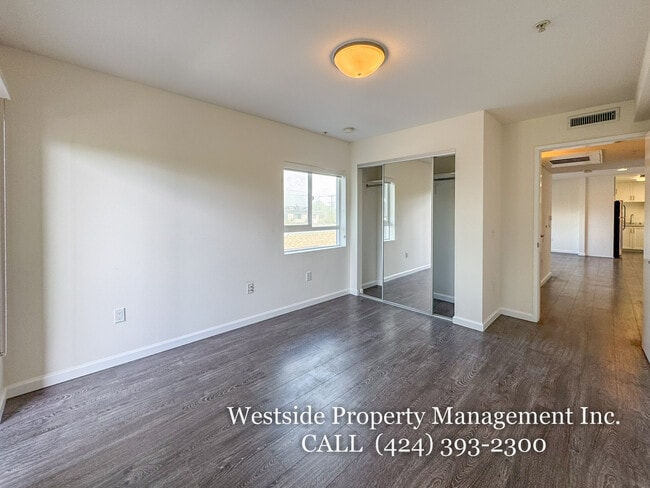 Photo - 4980 S Centinela Ave