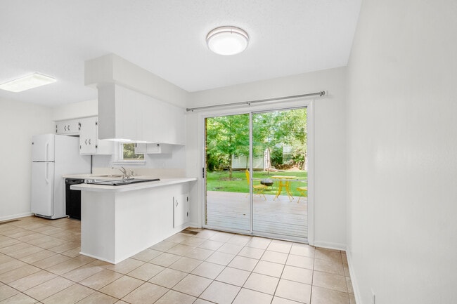 Photo - 840 W Davis St