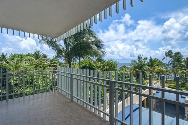 Building Photo - 2 Grove Isle Dr Unit B301