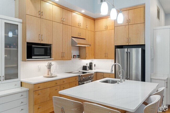 Building Photo - 758 Tremont St Unit 2 Rental