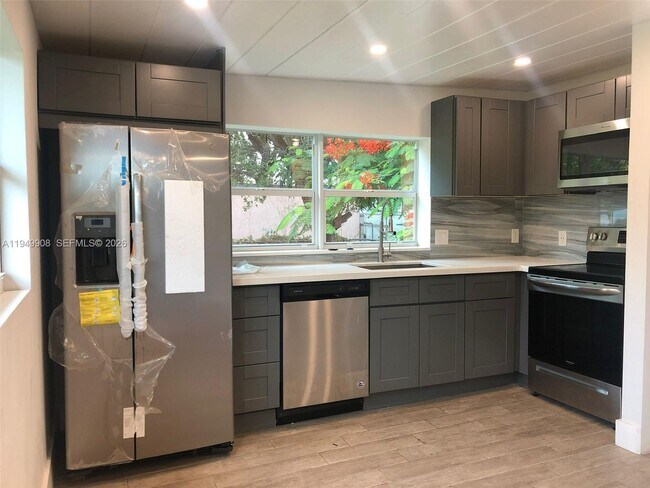 Photo - 8000 NW 12th Pl