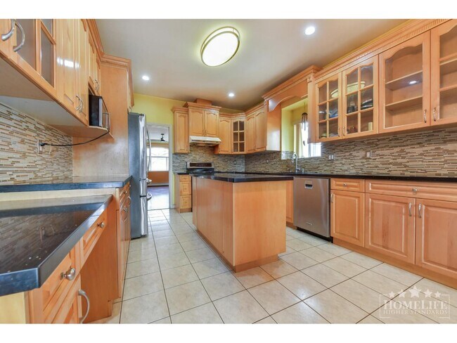 Photo - 13470-1365A 65a Ave