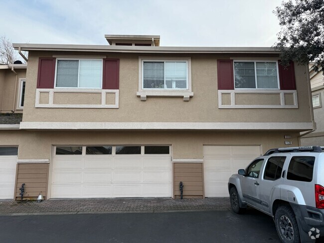 Building Photo - Beautiful 2 Story Townhome in Desirable We...