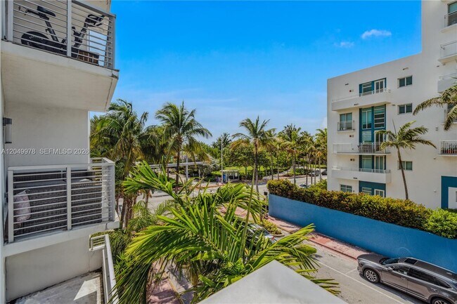 7700 Collins Ave Unidad 3