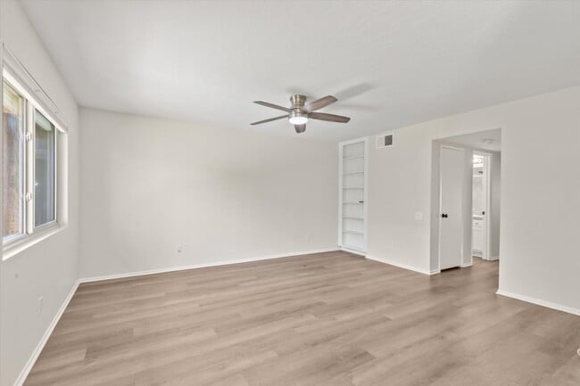 Photo - 365 N Saturmino Dr