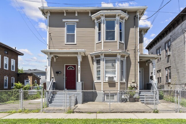 Building Photo - 387 Nichols St Unit 2 Rental