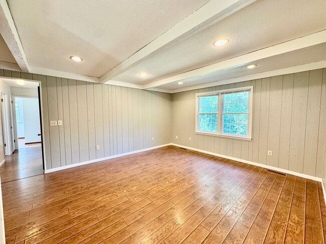 Photo - short term lease available