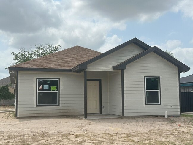 Photo - 229 Charreada Dr House