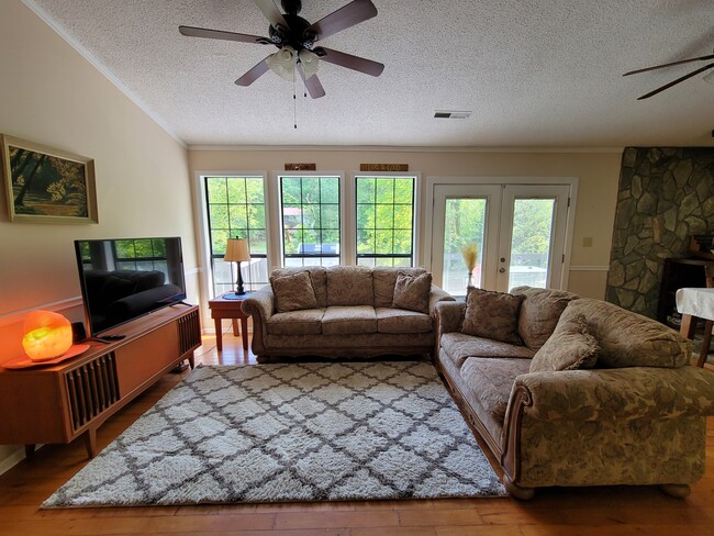 Photo - 249 Newport Dr