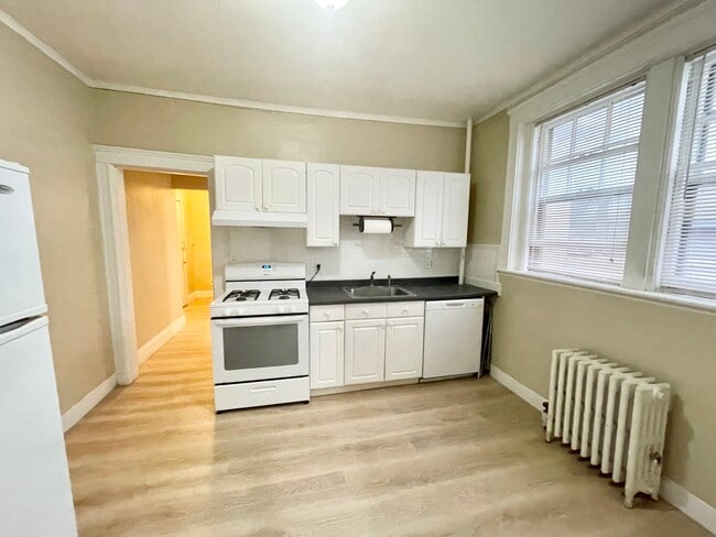 Building Photo - 2035 Commonwealth Ave Unit 2