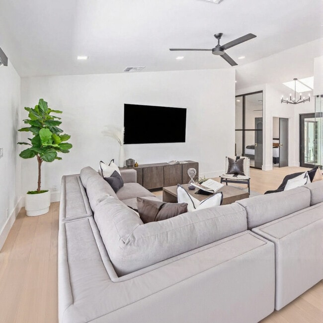 Building Photo - 10331 E Sahuaro Dr