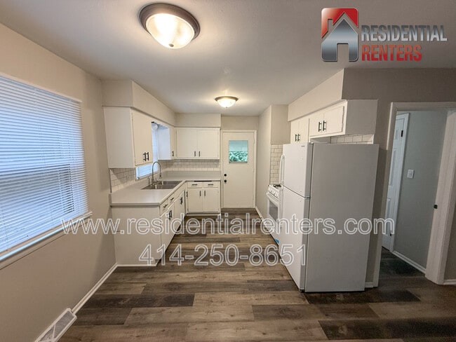 Photo - 5826 N 117th St Condo Unit Left Side