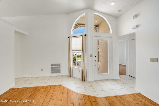 330 Las Olas Dr