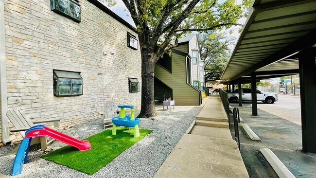 Photo - 1510 W N Loop Blvd Unit 822