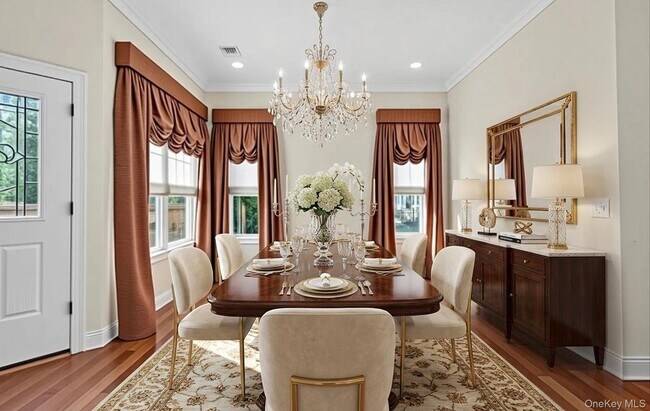 Photo - 702 Equestrian Way