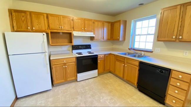 Photo - 525 Sir Benjamin Way