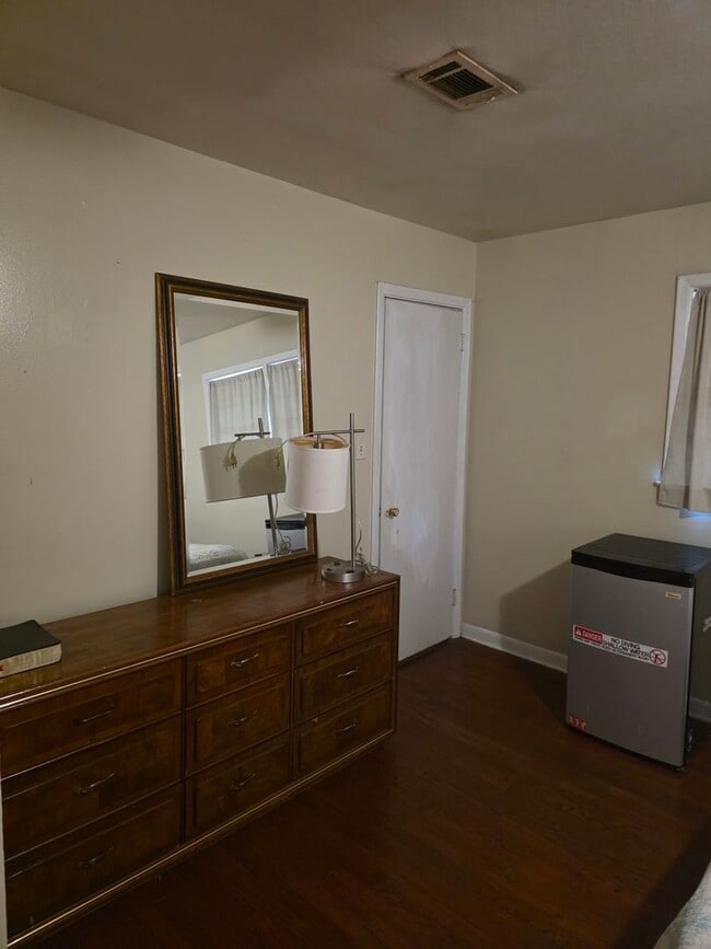 Building Photo - 2521 Lyman St Unit Master