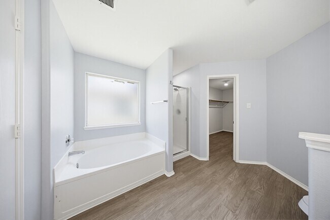 Photo - 627 Regal Hollow Ln