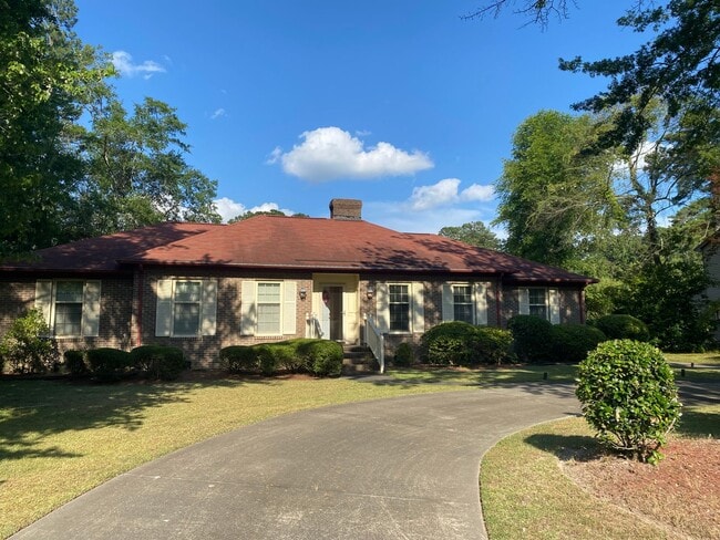 Building Photo - 3 Bedroom 3 Bath Brick Ranch