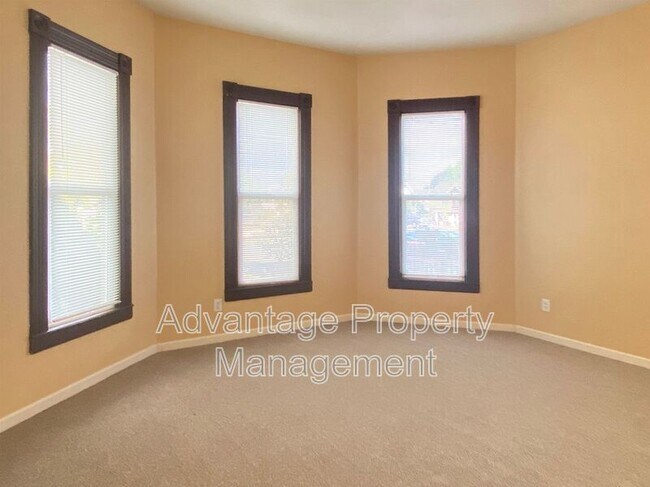 Photo - 324 SW Calapooia St