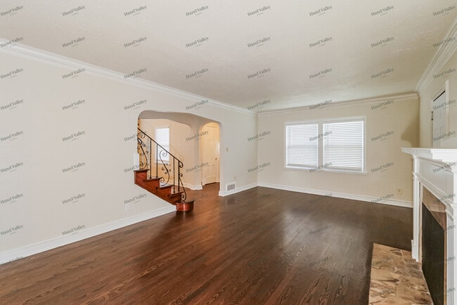 Photo - 1115 E 76th St