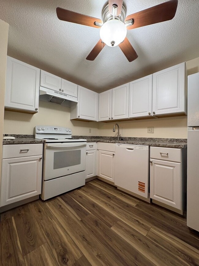 Photo - Beautifully updated 2 bedroom condo in Dracut MA