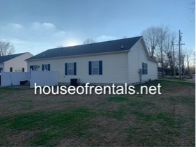 Photo - 320 Schneider St