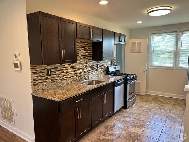 Building Photo - 4820 Midline Rd Rental