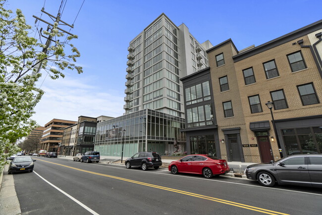 Building Photo - 925 N Fairfax St Unit 708