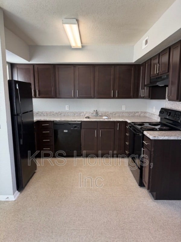 Building Photo - 843 41st St