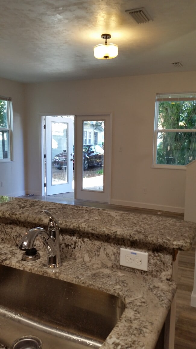 310 NW 14th Dr Unit 10