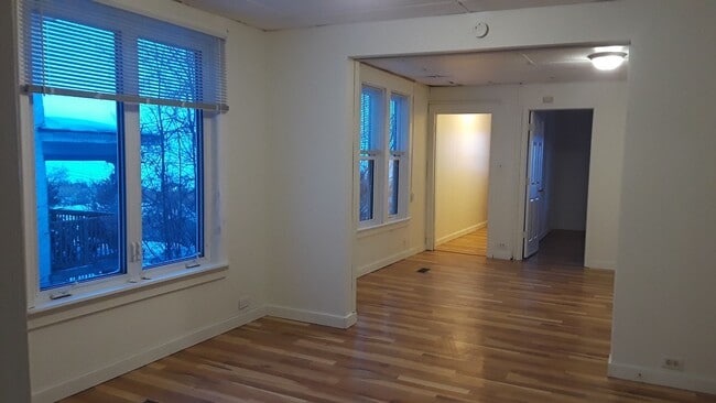 Photo - AVAILABLE JULY - 3 BED 1 BATH Unidad Apt. #2