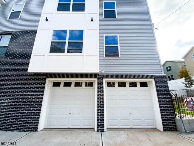 70 N 6th St