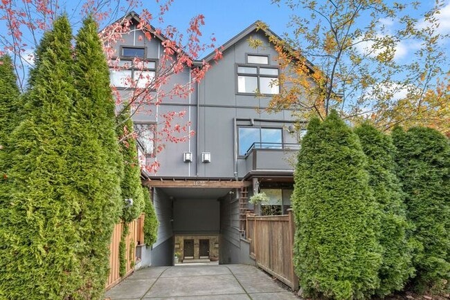 Photo - Luxurious Air-Conditioned Leschi View Townhome