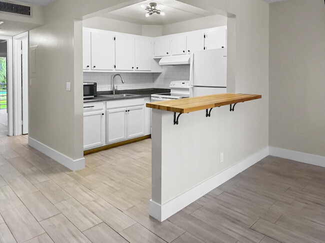 Photo - 2000 Springdale Blvd Unit 209