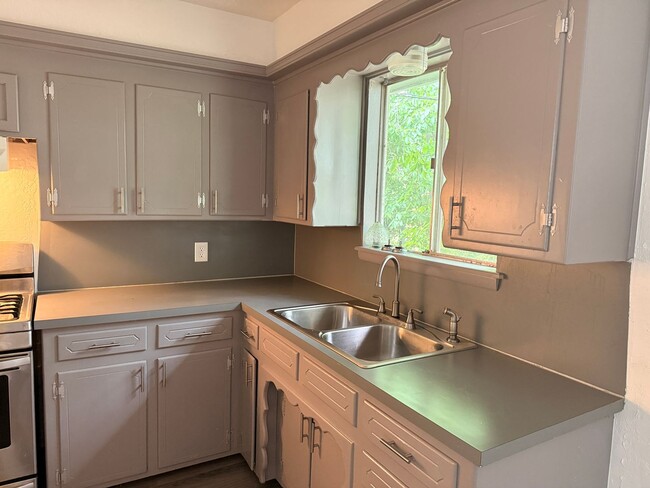 Photo - 6111 NW Euclid Ave