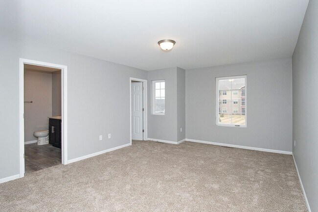 3822 Scorpio Dr SE