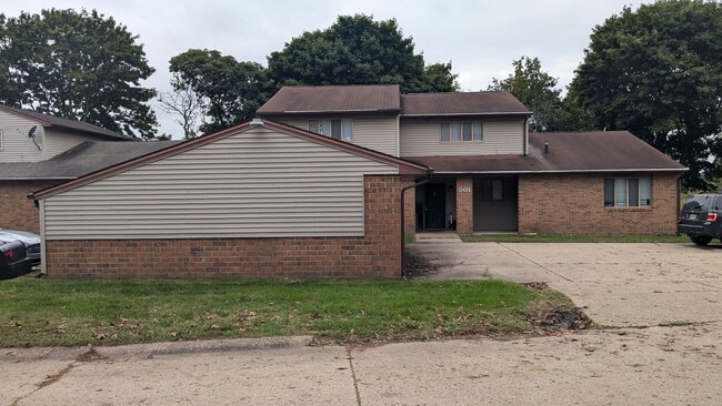 Building Photo - MN Cedar Village (801) Unit Apt A