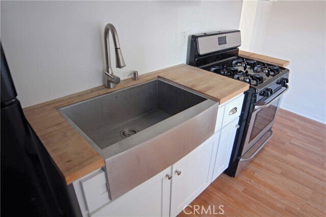 Photo - 464 Camulos St