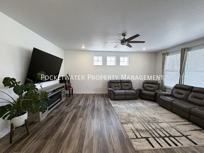 Photo - 1856 Meagan Wy