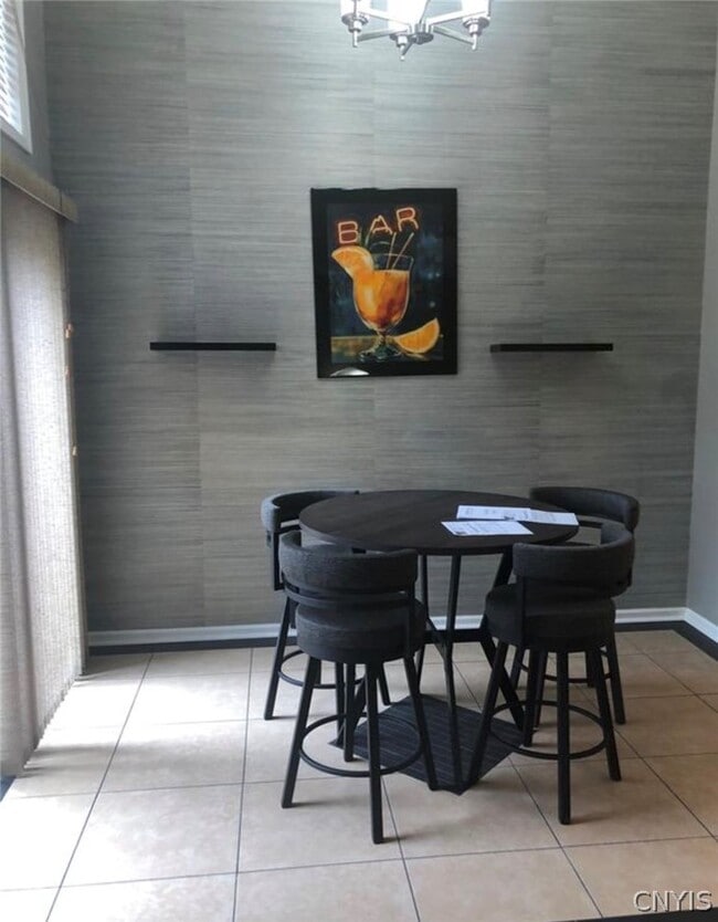 Photo - 372 Summerhaven Dr N