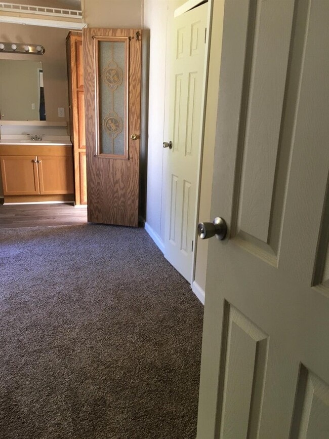 Photo - 278 W 375 N