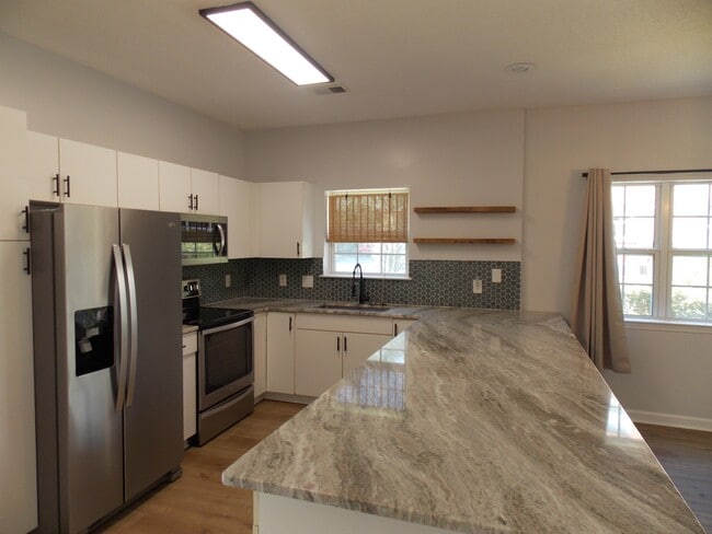Building Photo - 3919 Gladiola Ct