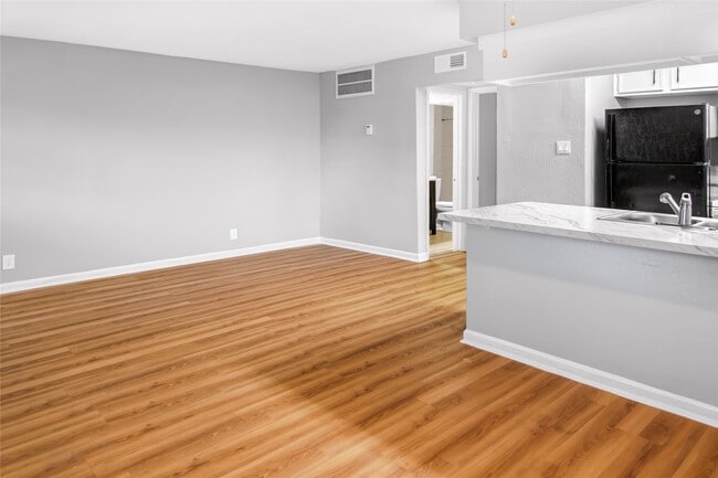 Photo - 211 W F St Unit 211