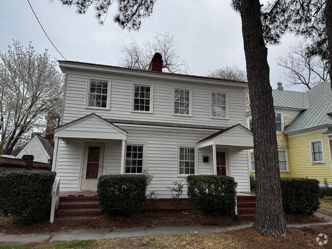 Building Photo - Welcome to Downtown New Bern Rental