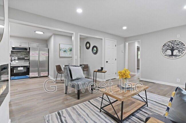 Photo - 312 Banberry Dr SE