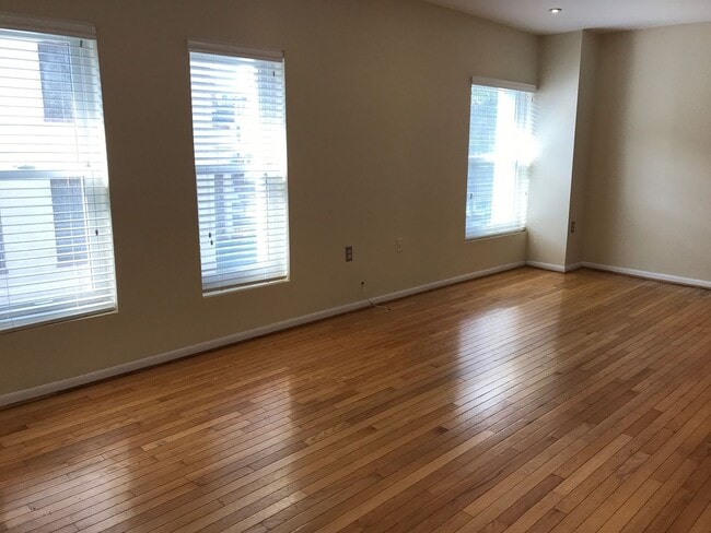Photo - Heart of Dupont Circle Beautiful 2 Bedroom/2 Bath block to Metro Unidad 201