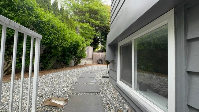 Photo - 3155 Highland Blvd