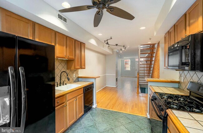 Photo - 111 E Ostend St